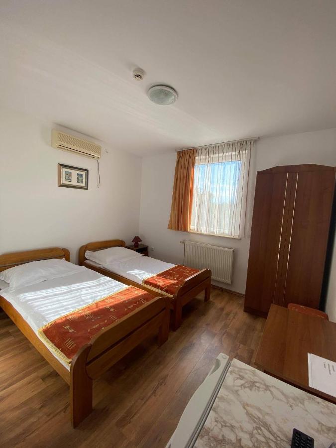 Bed and Breakfast Naphaz Panzio Tiszafüred Exterior foto